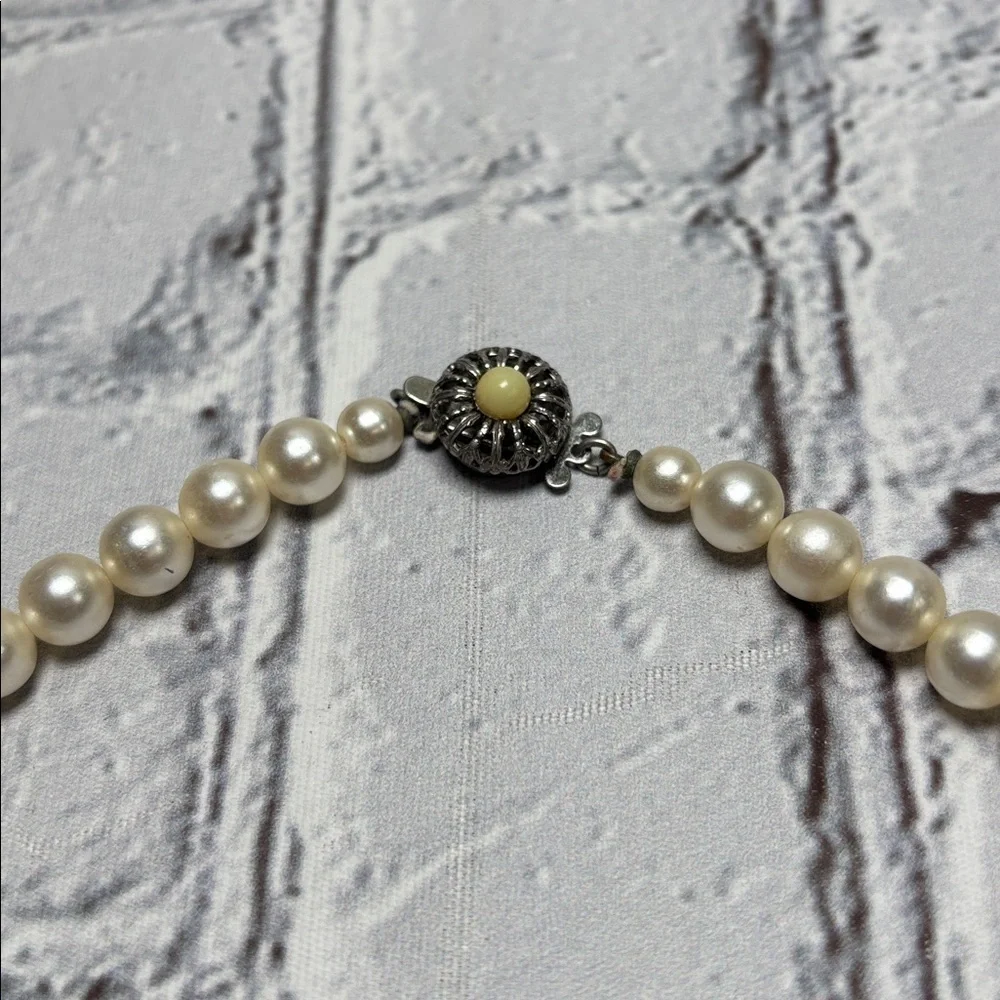 Sarah Coventry Faux Pearl Vintage 24 inch Necklace - Picture 4 of 9